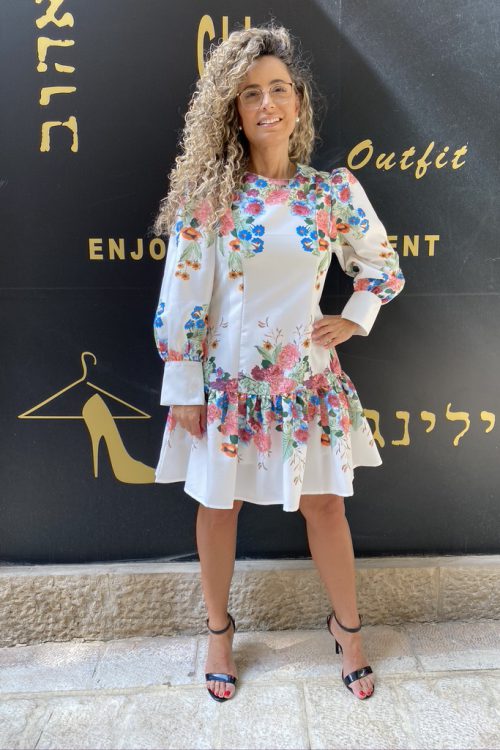 שמלה פרחונית מחויטת