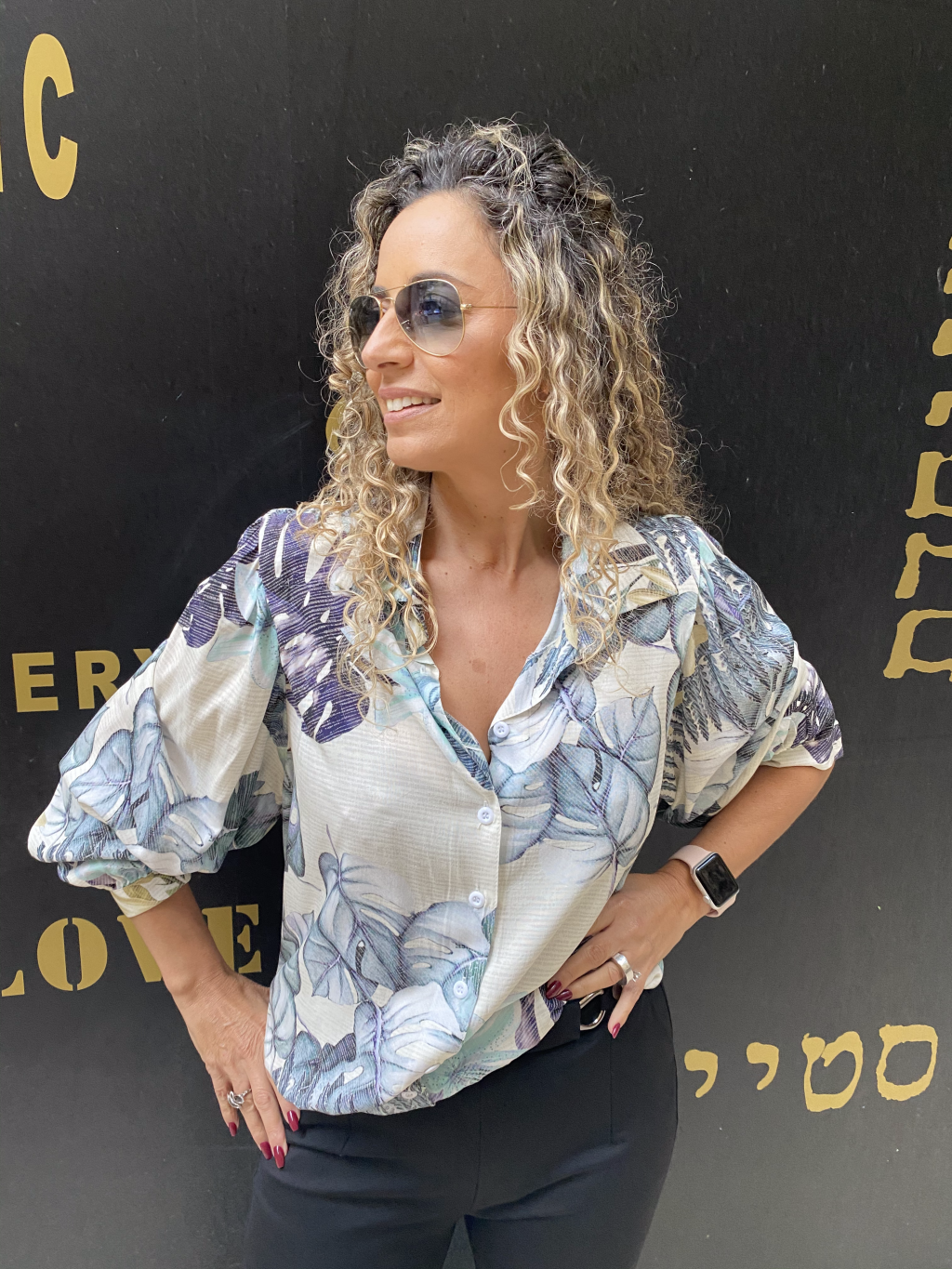 טופ מכופתרת עם כריות