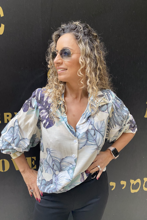 טופ מכופתרת עם כריות
