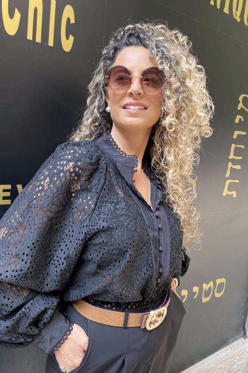 חולצת תחרה שרוולים תפוחים מי אמור
