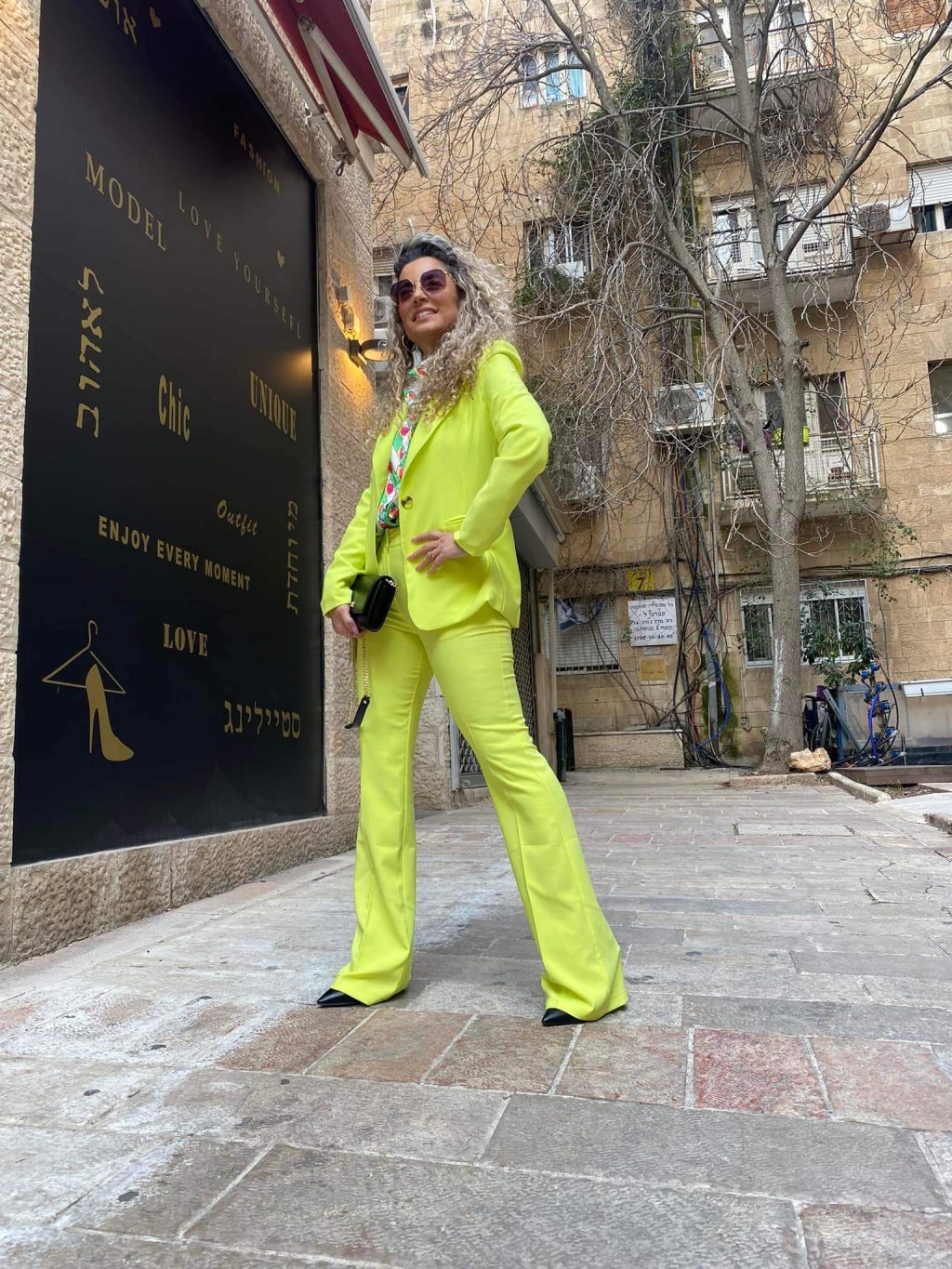 ⁦חליפת ניאון פדלפון⁩ – תמונה ⁦3⁩