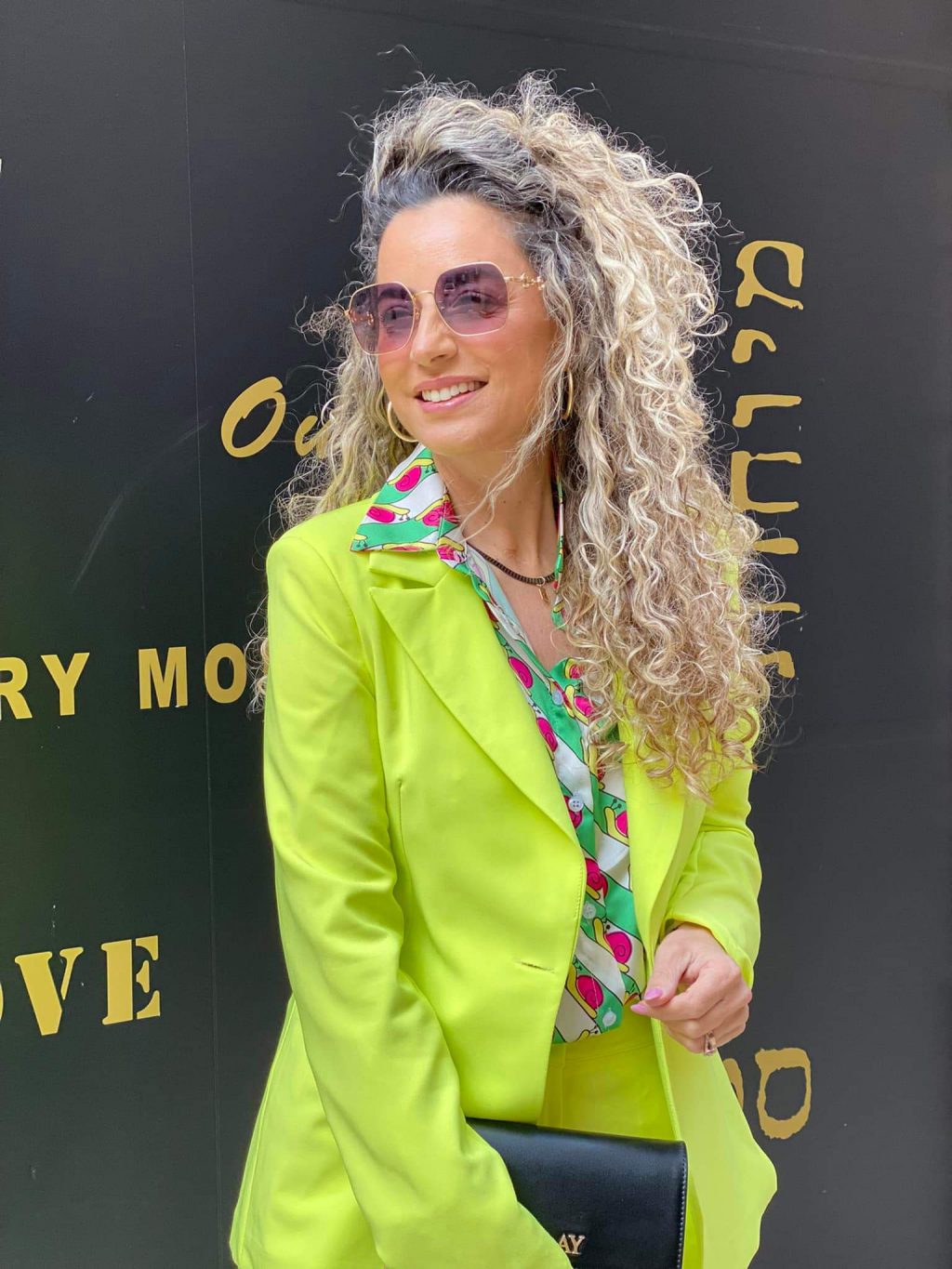 ⁦חליפת ניאון פדלפון⁩ – תמונה ⁦4⁩